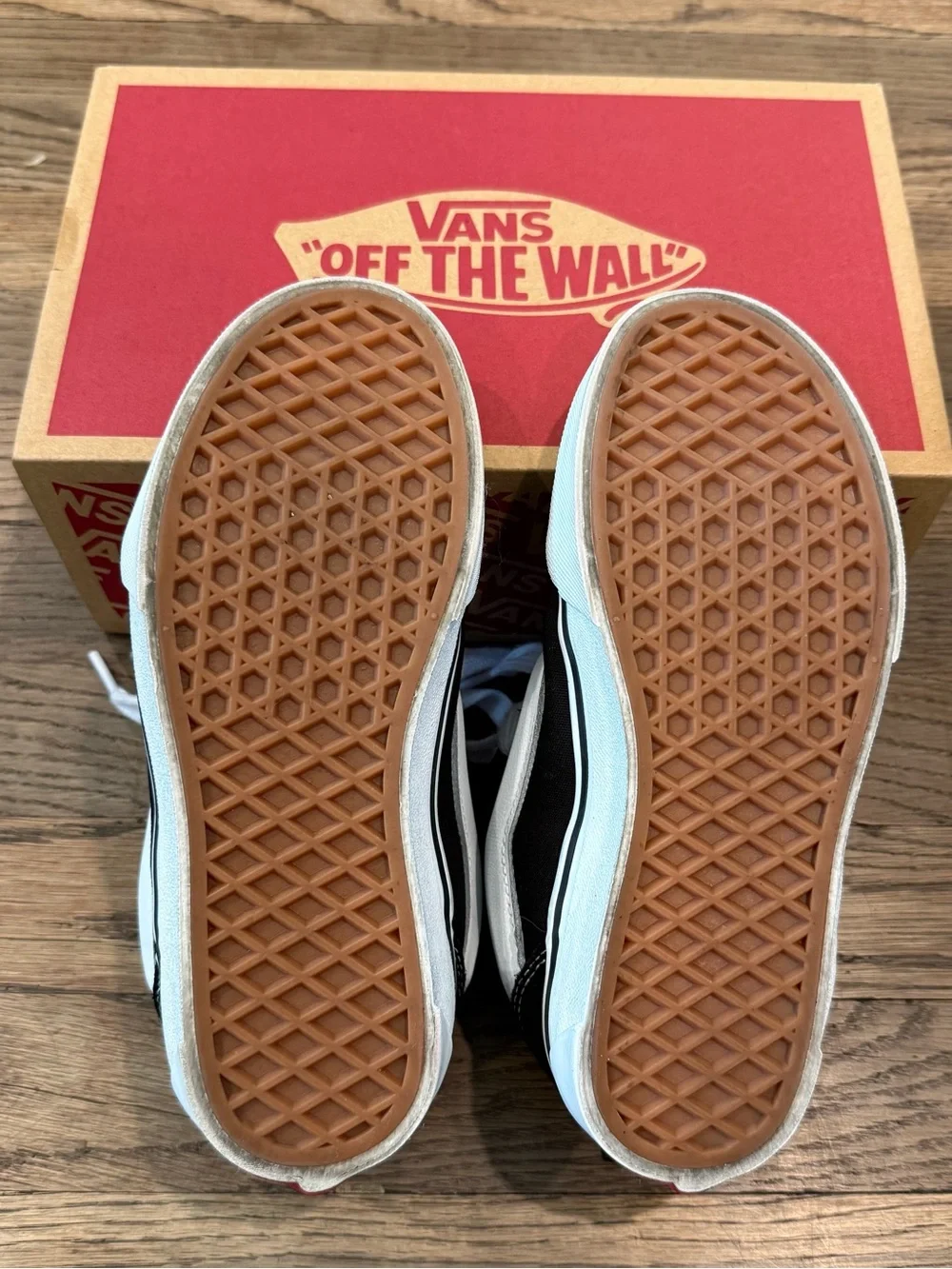 Vans Kids Knu Skool Black/True White Youth Size 3 Skate Shoes In Box